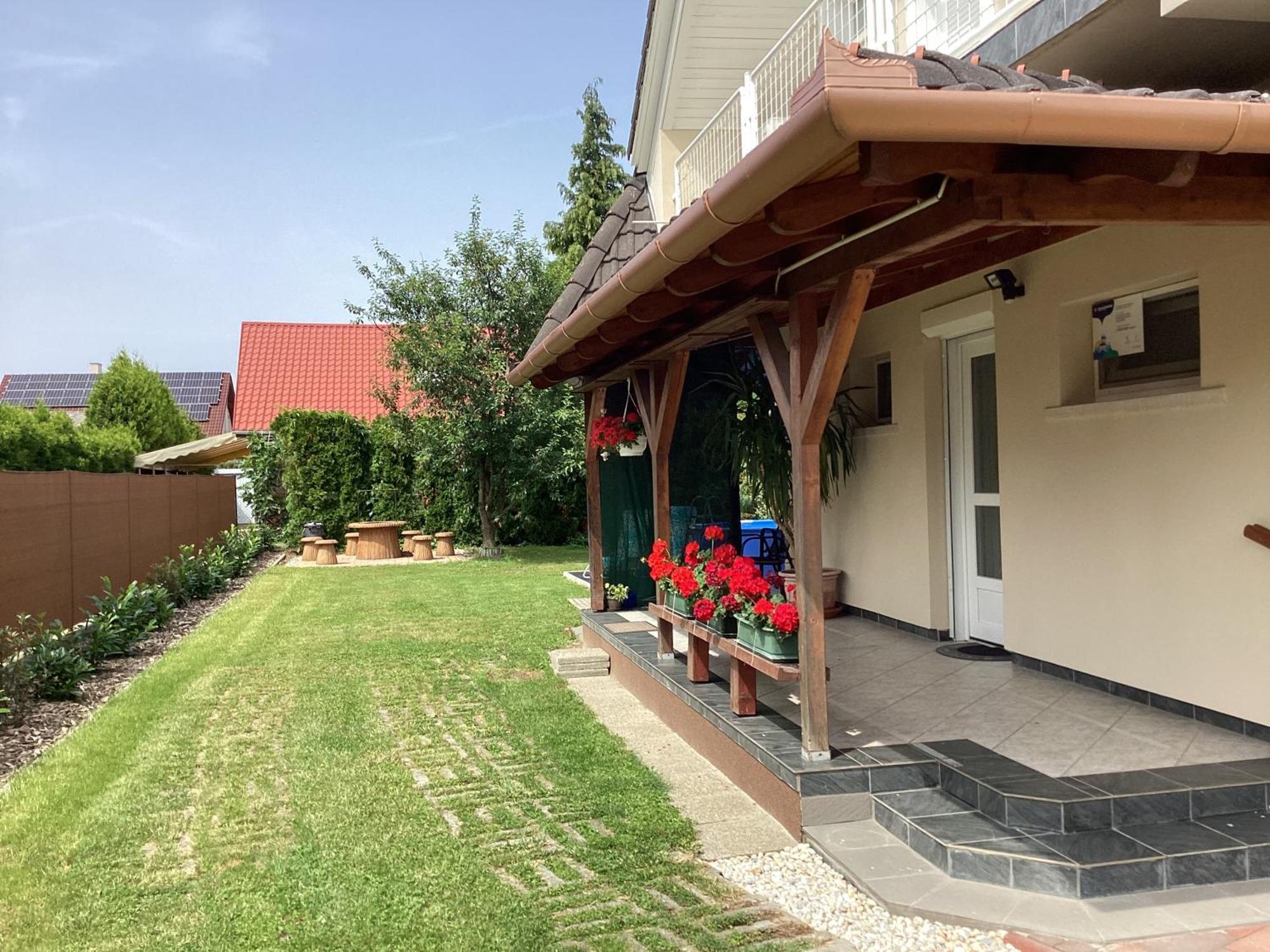 Süti Nyaraló Balatonmariafurdo Exterior foto